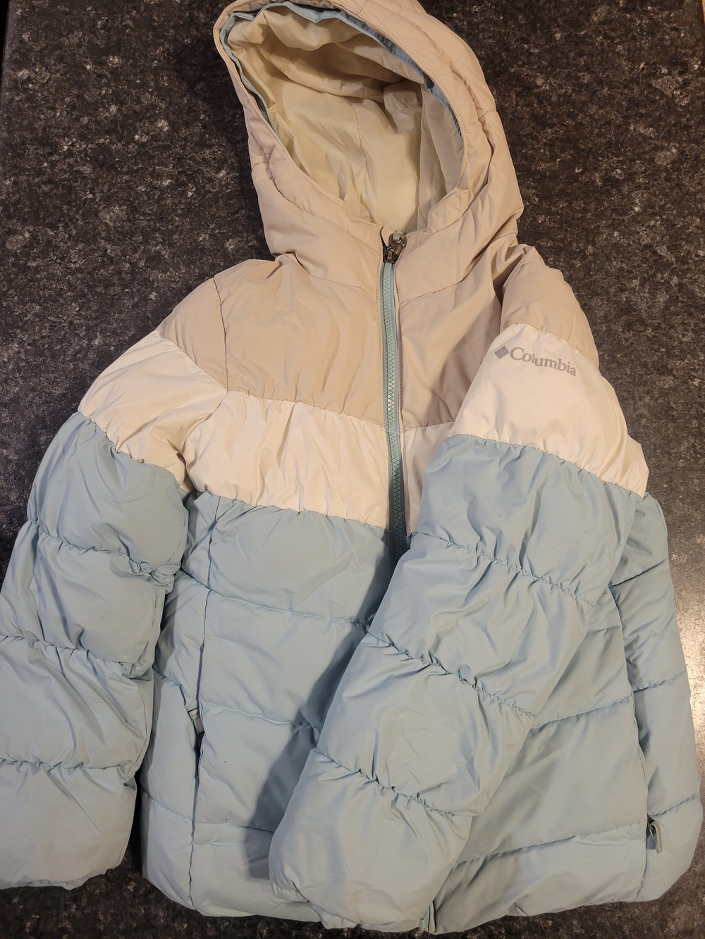 Columbia Kids Two-Tone Hooded Puffer Jacket in Light Blue and Cream